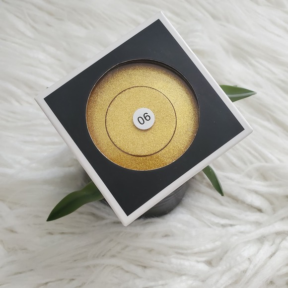 TASH Cosmetics Gold Illuminator Body Shimmer Powder #06 - Picture 2 of 3